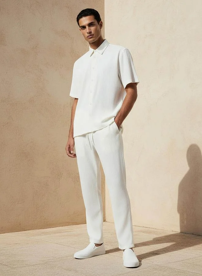 ايكونيك Iconic Men Regular Fit Collared Crinkled Short Sleeve Shirt